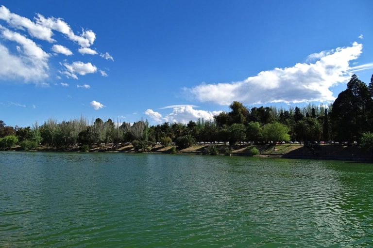 Parque General San Martín – Mendoza's Green Oasis Beneath the Andes