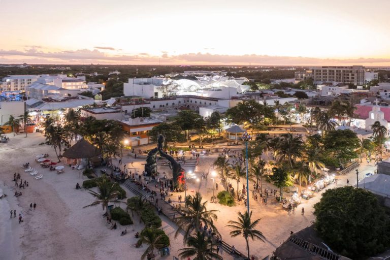 Parque Los Fundadores – The Soul of Playa del Carmen