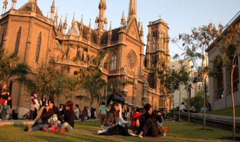 Paseo del Buen Pastor – Córdoba’s Cultural Gem of History, Art & Nightlife