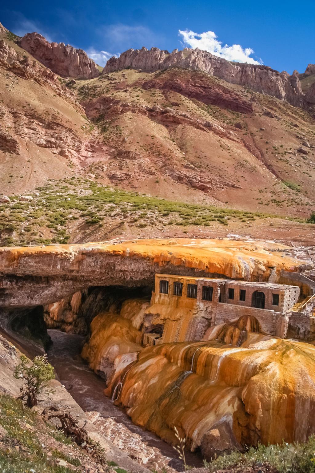 Puente del Inca – Argentina’s Legendary Natural Bridge in the Andes