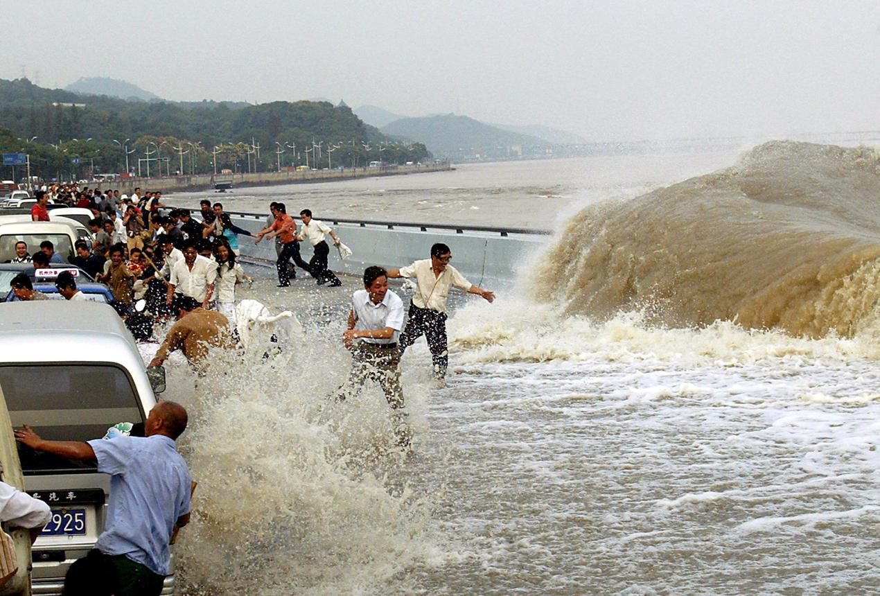 Qiantang River – China’s Most Powerful Tidal River and Hangzhou’s Iconic Water Landscape