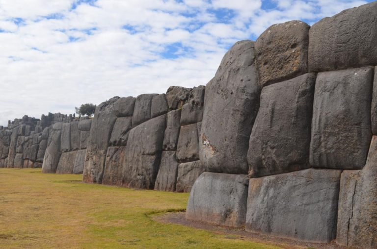 Sacsayhuamán – Cusco’s Ancient Stone Fortress That Defies Time