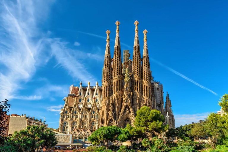 Sagrada Família – Barcelona’s Iconic Masterpiece of Architecture