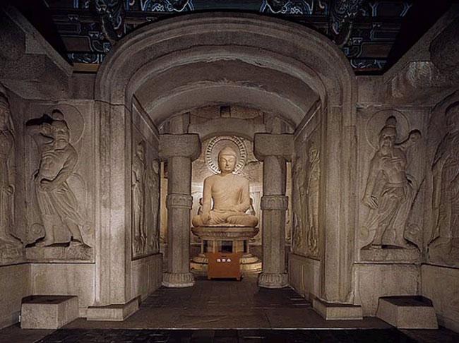 Seokguram Grotto – Gyeongju’s Sacred Stone Sanctuary of Buddha’s Serenity, Mountain Mysticism, and UNESCO Artistic Mastery