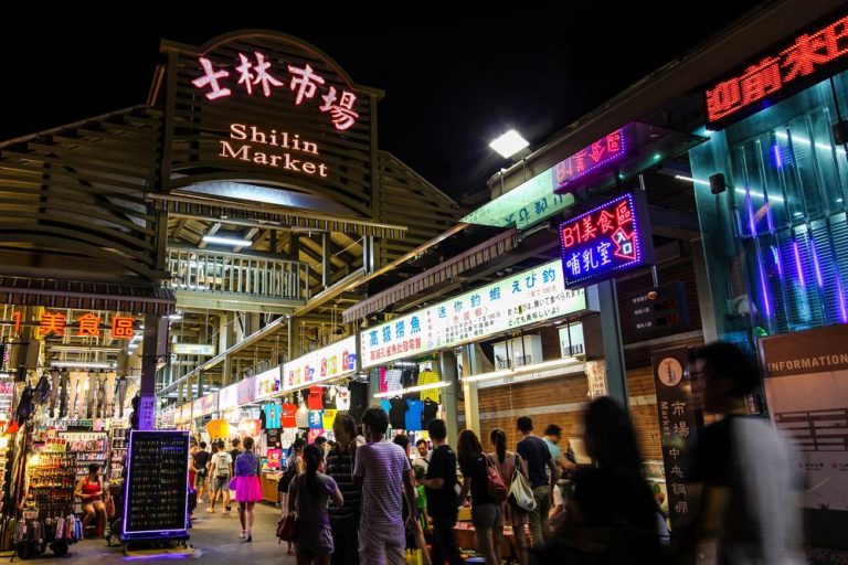 Shilin Night Market – Taipei’s Ultimate Food & Shopping Paradise After Dark