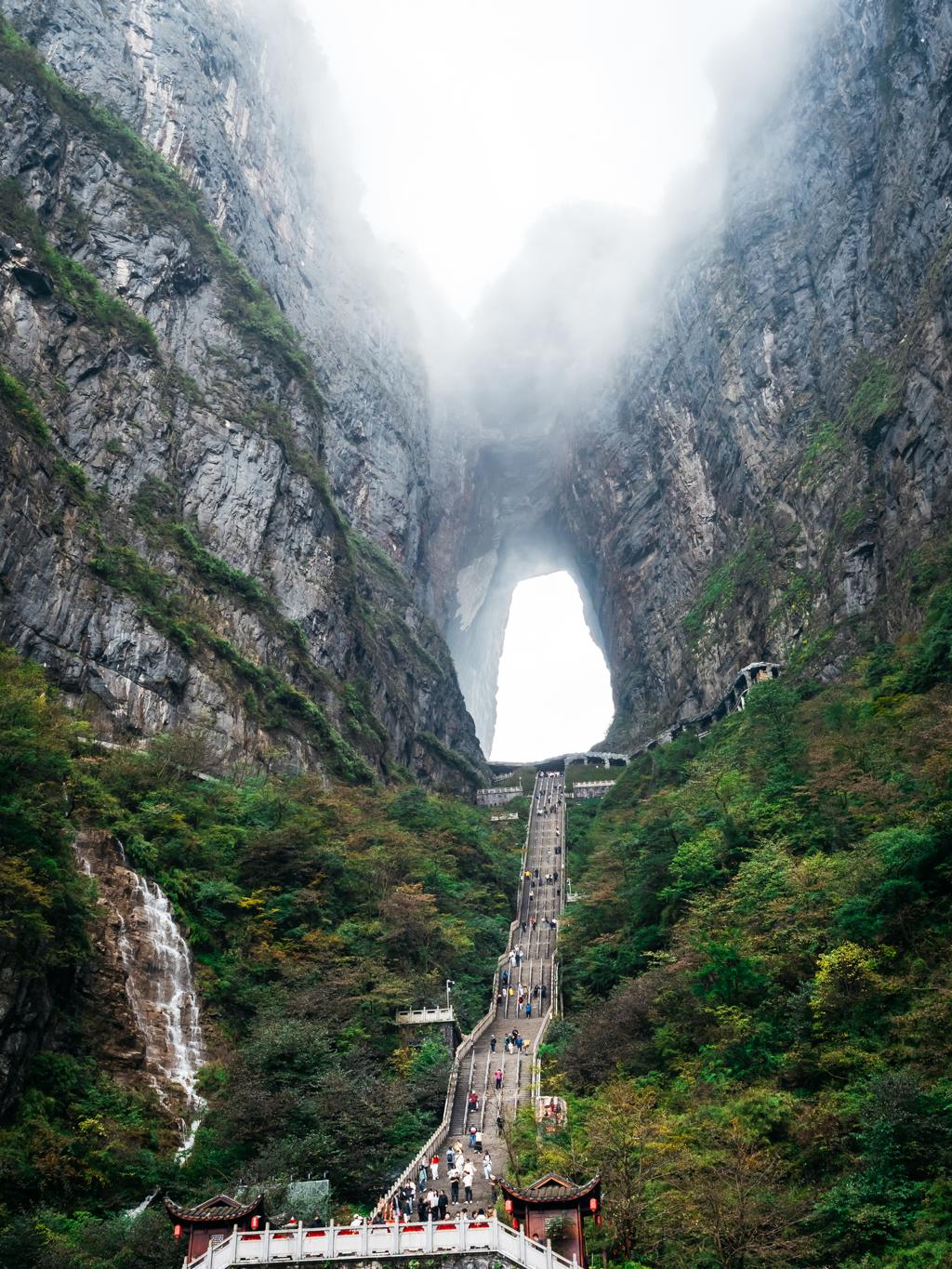 Tianmen Mountain – The Heavenly Gate of China with Sky Roads, Cliff Stairs, and Legendary Natural Arch
