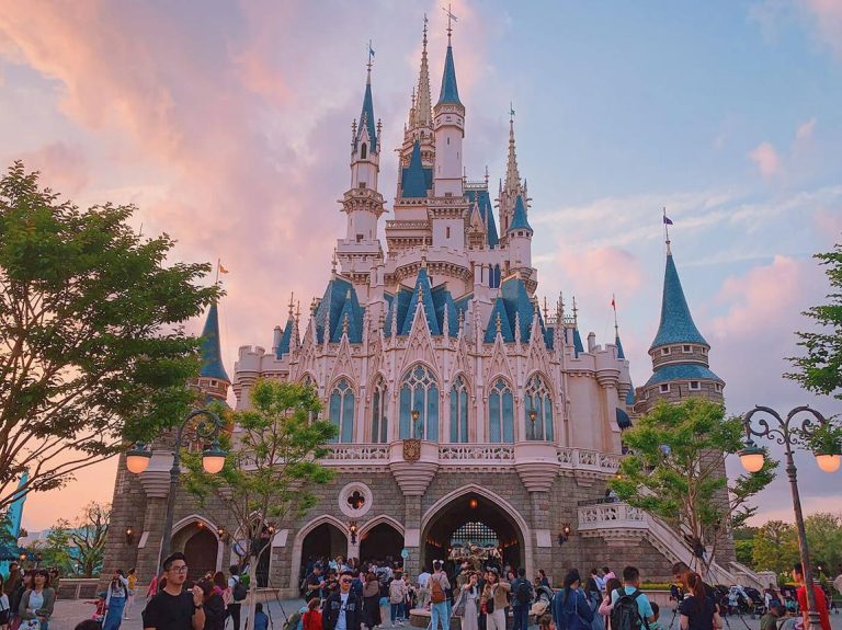 Tokyo Disneyland – Japan’s Magical Kingdom of Disney Adventures, Enchanting Attractions, Spectacular Parades, and Family Entertainment