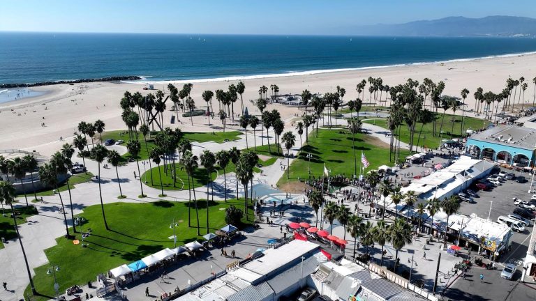 Venice Beach Unfiltered – California’s Most Vibrant Beachfront Playground