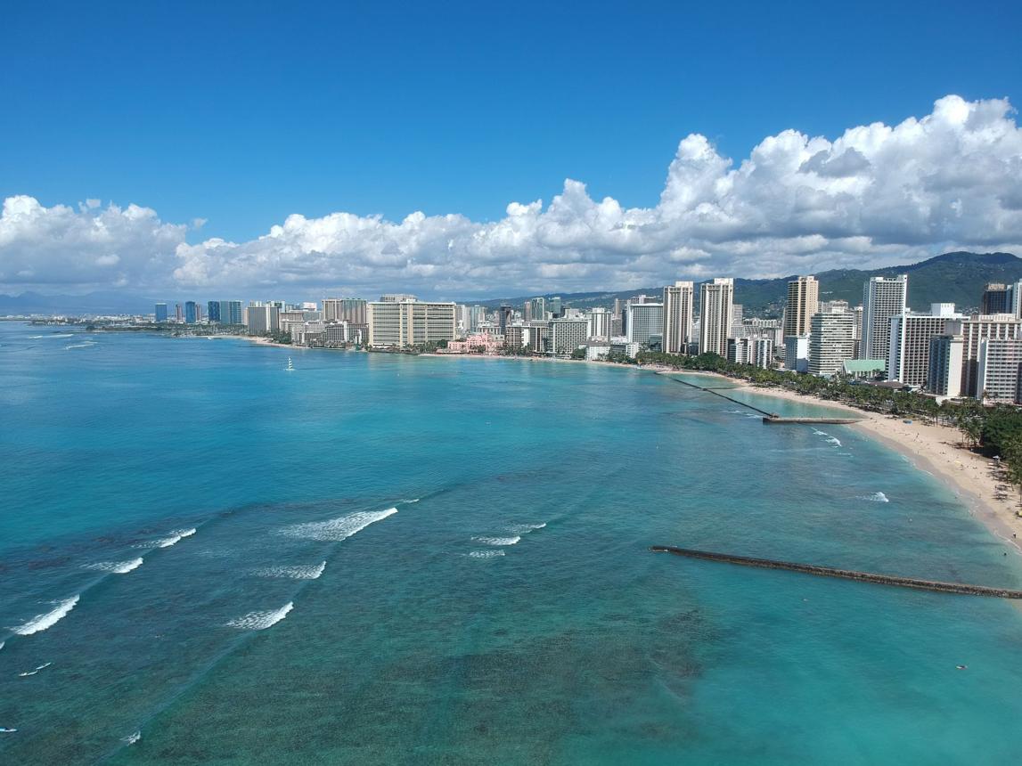 Waikiki Beach – Hawaii's Legendary Paradise of Surf, Sunsets & Island Charm