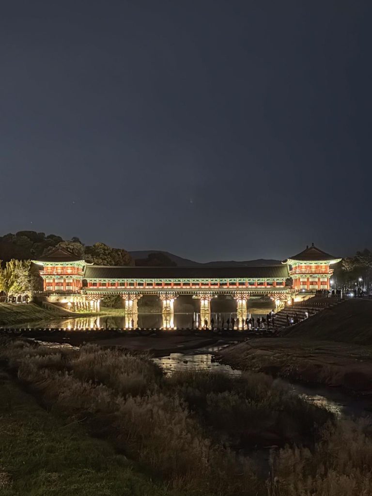 Woljeonggyo Bridge – Gyeongju’s Elegant Reconstructed Wooden Bridge of Night Lights, Silla Heritage, and Riverside Romantic Beauty