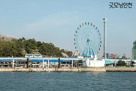 Wolmido Island – Incheon’s Coastal Entertainment Island of Ocean Breeze, Amusement Parks, Seafood Streets, and Sunset Waterfront Views