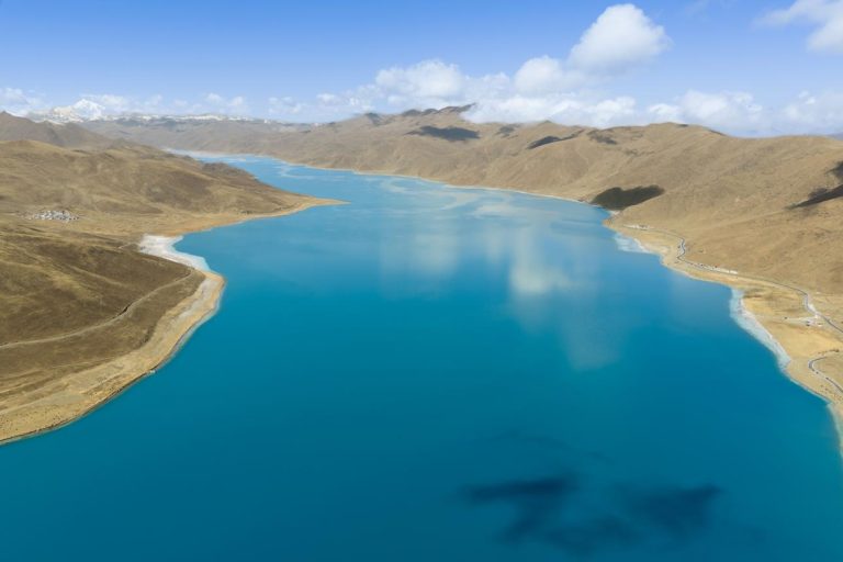 Yamdrok Lake – The Turquoise Sacred Lake of Tibet Surrounded by Snow Mountains and Endless Sky