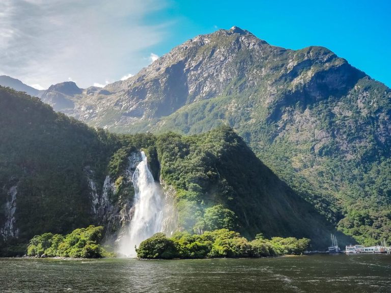 Bowen Falls: Discover Milford Sound’s Majestic Waterfall