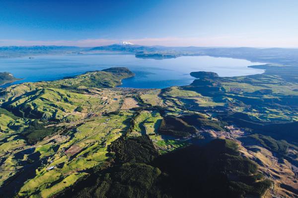 Lake Taupō: Explore New Zealand’s Largest Lake and Outdoor Adventure Paradise
