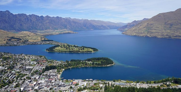 Lake Wakatipu: Explore New Zealand’s Iconic Alpine Lake