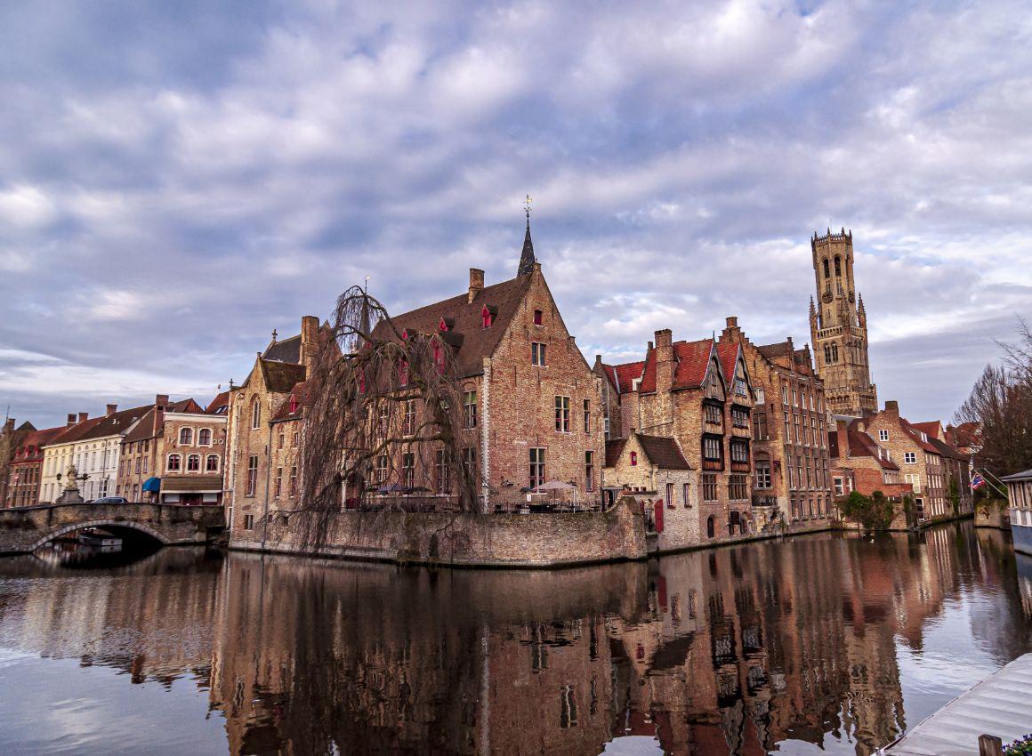 Rozenhoedkaai: Discover Bruges’ Most Photographed Canal View