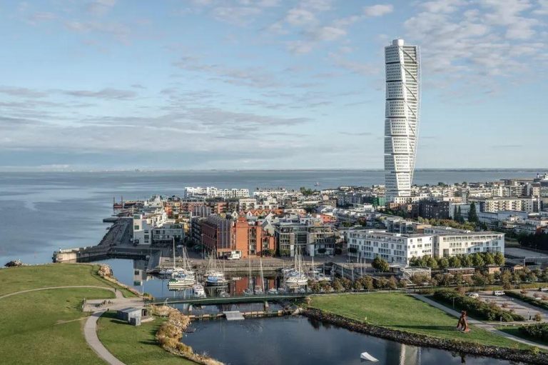 Turning Torso: Discover Sweden’s Iconic Twisting Skyscraper in Malmö