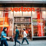 AT&T Stands to Gain as Verizon Loses Customer-Related Battle