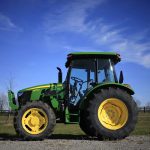 Deere Narrows Profit Outlook as Farm Recovery Seen in 2027