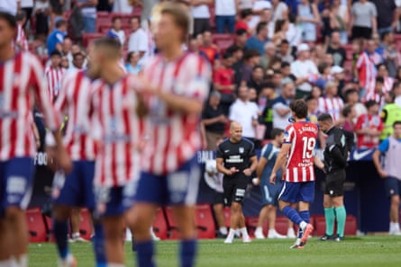 Julian Alvarez Walks Alone at Atletico in Transfer Saga with No End - and No Winners