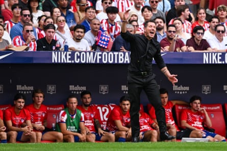 Julian Alvarez Walks Alone at Atletico in Transfer Saga with No End - and No Winners