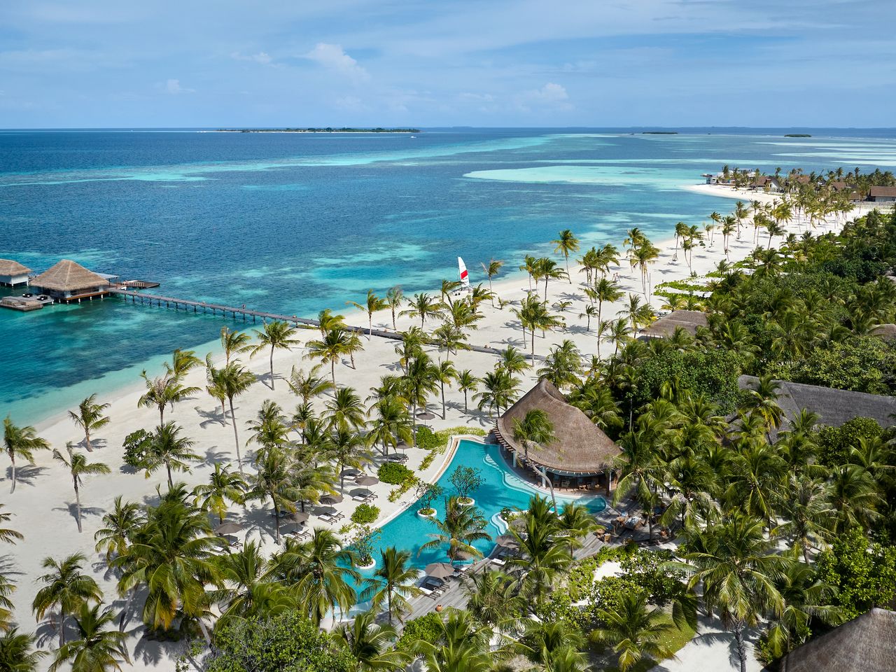 The Maldives: A Paradise of Luxury Resorts and Unparalleled Natural Beauty